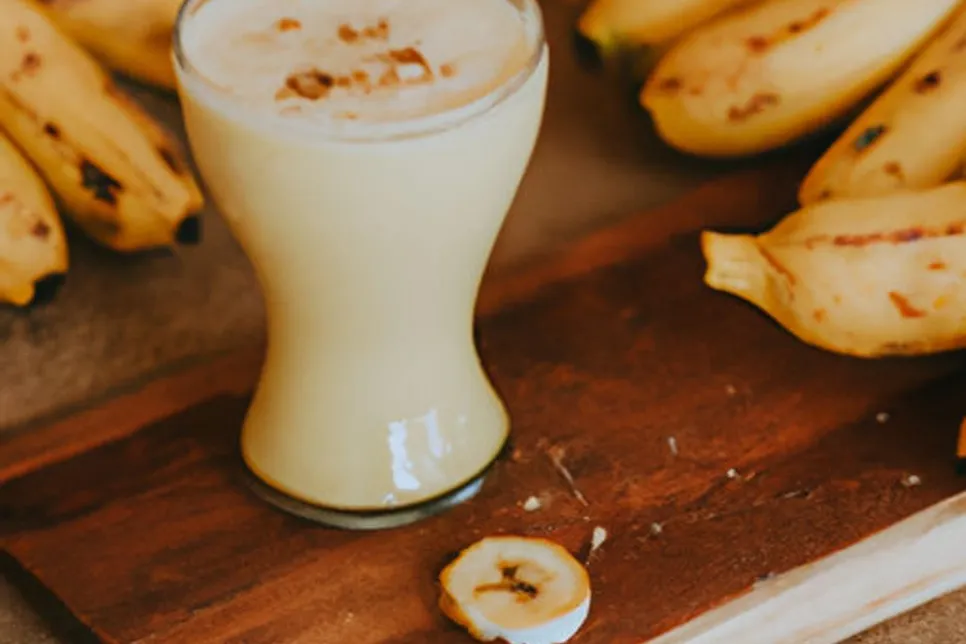 Batida de banana com leite para a dieta low carb