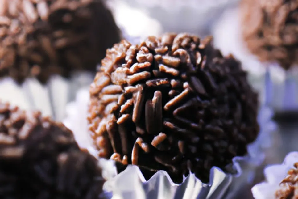 Brigadeiro Light de Chocolate: Uma Delícia Sem Culpa!