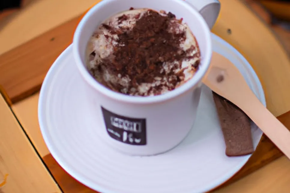 Chocolate Quente Low-Carb com Creme de Leite